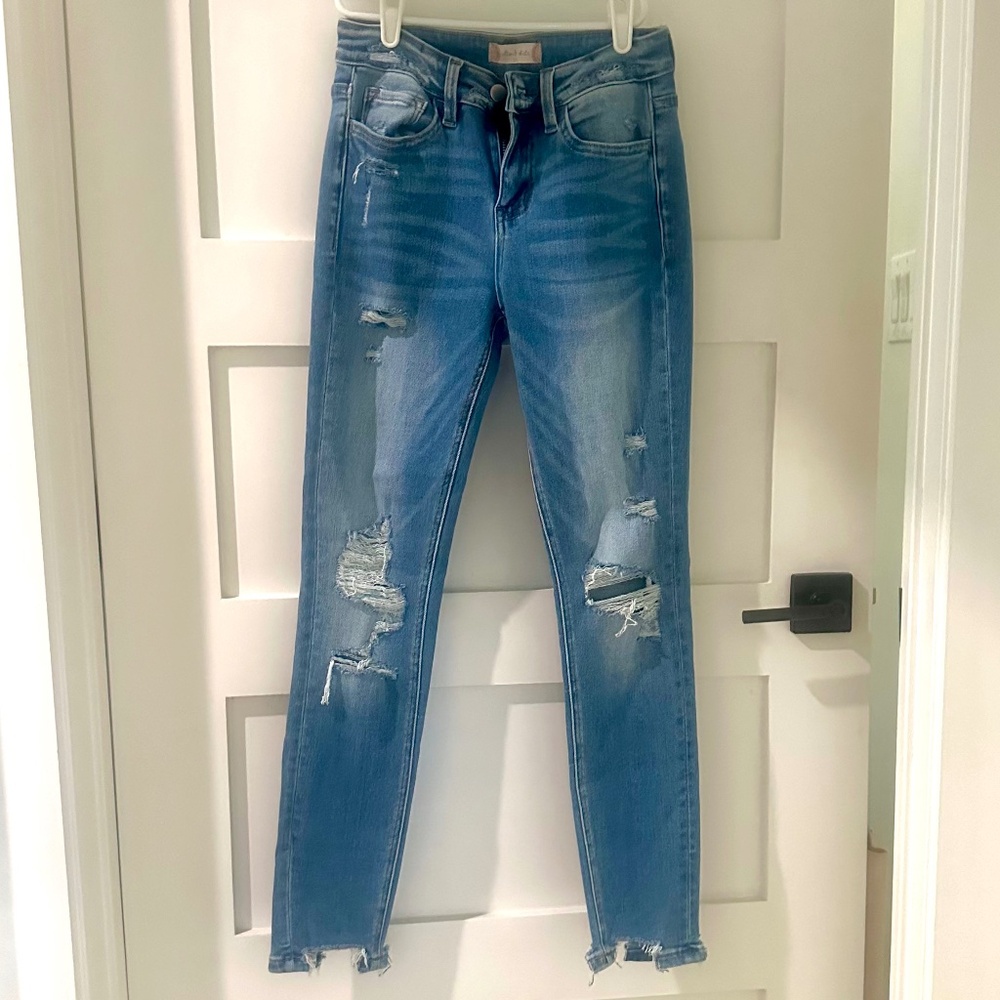 Altar'd State Distressed Skinny Jeans👖💙, Size 25